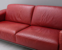 Lataa kuva Galleria-katseluun, Natuzzi 3-istuttava nahkasohva punainen
