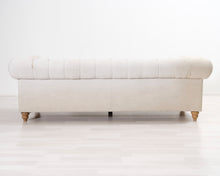 Load image into Gallery viewer, Chesterfield 3-istuttava sohva beige
