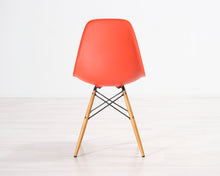 Lataa kuva Galleria-katseluun, DSW Vitra Eames tuoli oranssi
