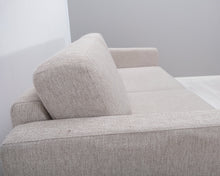 Lataa kuva Galleria-katseluun, Pohjanmaan Torino 3-istuttava vuodesohva harmaanbeige
