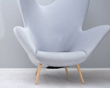 Ladda upp bild till gallerivisning, Ateljé Sotamaa The Happy Chair nojatuoli harmaa
