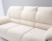 Load image into Gallery viewer, Pohjanmaan Sheraton 3-istuttava beige kangassohva
