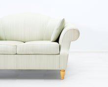 Lataa kuva Galleria-katseluun, 2-istuttava kangassohva vaaleanvihreä
