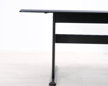 Lataa kuva Galleria-katseluun, Ruokapöytä lasidetaljeilla
