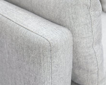 Lataa kuva Galleria-katseluun, BoConcept Istra 3-istuttava kangassohva vaaleanharmaa
