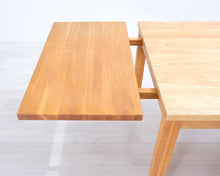Lataa kuva Galleria-katseluun, Massiivitamminen ruokapöytä

