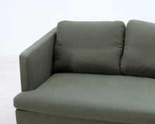 Lataa kuva Galleria-katseluun, Ligne Roset Stricto Sensu 2-istuttava kangassohva vihreä
