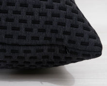 Load image into Gallery viewer, Hem Dash Cushion Medium tyyny musta
