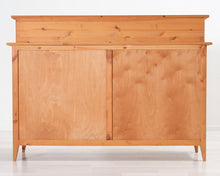 Lataa kuva Galleria-katseluun, Mayflower Furniture lipasto
