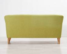Lataa kuva Galleria-katseluun, 2,5-istuttava kangassohva vihreä
