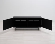 Lataa kuva Galleria-katseluun, Bang &amp; Olufsen laitekaappi musta
