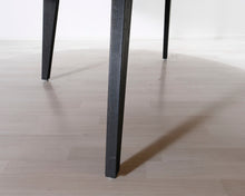Lataa kuva Galleria-katseluun, Ovaali ruokapöytä
