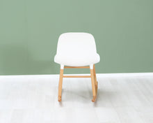 Ladda upp bild till gallerivisning, Normann Copenhagen Form keinutuoli valkoinen
