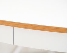 Load image into Gallery viewer, Pyöreä pöytä valkoinen
