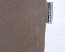 Load image into Gallery viewer, SoffaDirekt Stockholm 3-istuttava soffa beige
