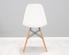 Ladda upp bild till gallerivisning, Vitra Eames DSW tuoli valkoinen
