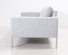 Lataa kuva Galleria-katseluun, Mio 3-istuttava kangassohva vaaleanharmaa
