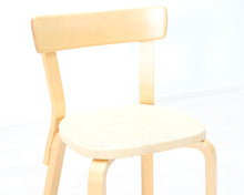 Load image into Gallery viewer, Artek 69 tuoli beigellä kangasistuimella
