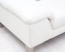 Lataa kuva Galleria-katseluun, Natuzzi 3-istuttava nahkasohva valkoinen
