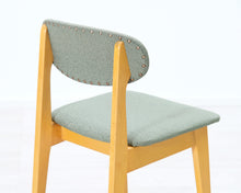 Ladda upp bild till gallerivisning, Tuoli vihreällä kuviokankaalla
