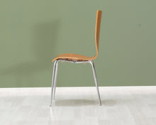 Lataa kuva Galleria-katseluun, Ruokatuoli metallijaloilla

