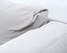 Lataa kuva Galleria-katseluun, Muuto Rest 2-istuttava kangassohva vaaleanharmaa
