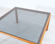 Load image into Gallery viewer, Sohvapöytä lasilevyllä
