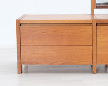Load image into Gallery viewer, Eteiskaluste peilillä
