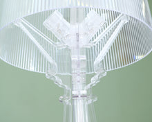 Lataa kuva Galleria-katseluun, Kartell Bourgie pöytävalaisin
