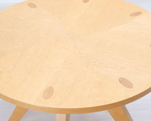 Ladda upp bild till gallerivisning, Pyöreä täyspuinen pöytä Ø 100 cm
