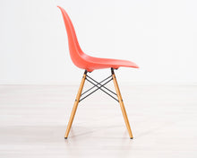 Lataa kuva Galleria-katseluun, DSW Vitra Eames tuoli oranssi
