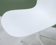 Ladda upp bild till gallerivisning, BoConcept Adelaide tuoli valkoinen
