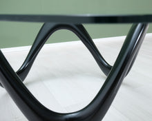 Lataa kuva Galleria-katseluun, Sohvapöytä lasilevyllä
