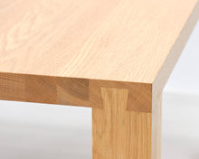 Lataa kuva Galleria-katseluun, Solid Furniture ruokapöytä
