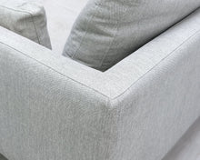 Lataa kuva Galleria-katseluun, BoConcept Istra 3-istuttava kangassohva vaaleanharmaa
