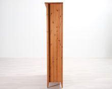 Lataa kuva Galleria-katseluun, Mayflower Collection vitriinikaappi
