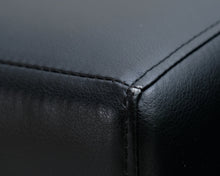 Lataa kuva Galleria-katseluun, 2-istuttava keinonahkasohva musta
