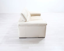 Load image into Gallery viewer, Natuzzi 2-istuttava nahkasohva luonnonvalkoinen

