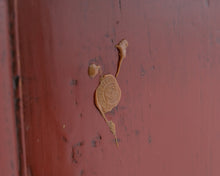 Load image into Gallery viewer, Kiinalainen antiikkikaappi punainen
