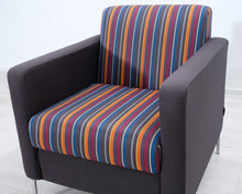 Lataa kuva Galleria-katseluun, Herman Miller Oasis nojatuoli raidallinen
