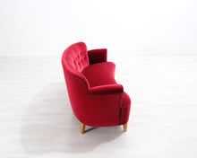 Lataa kuva Galleria-katseluun, 2,5-istuttava samettisohva punainen
