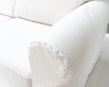 Lataa kuva Galleria-katseluun, 2-istuttava kangassohva raidallinen
