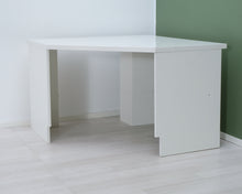 Ladda upp bild till gallerivisning, Muurame kulmakirjoituspöytä valkoinen
