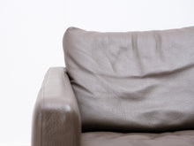 Ladda upp bild till gallerivisning, Natuzzi nahkanojatuoli ruskea
