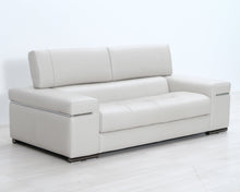 Lataa kuva Galleria-katseluun, Natuzzi Avana 2570 2,5-istuttava nahkasohva vaaleanharmaa

