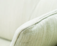 Lataa kuva Galleria-katseluun, 2-istuttava kangassohva vaaleanvihreä
