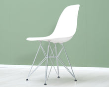Lataa kuva Galleria-katseluun, Vitra Eames DSR tuoli valkoinen

