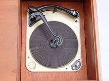 Load image into Gallery viewer, Vintage radiokaappi ruskea
