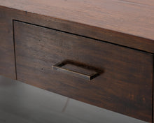 Load image into Gallery viewer, Kierrätystiikistä tehty sohvapöytä

