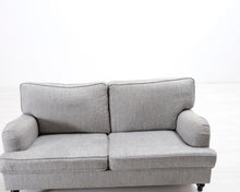 Lataa kuva Galleria-katseluun, 2-istuttava kangassohva vaaleanharmaa
